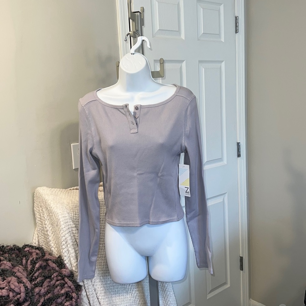 Women's NWT Zella soft, comfy grey long sleeved crop top , shirt , size M